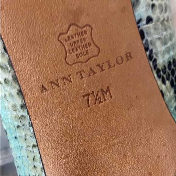 Gorgeous! Ann Taylor Snake Skin Pumps/Heels EUC in Turquoise/Aqua - Picture 6 of 7